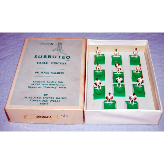 Subbuteo TC-A and TC-B Cricket Fielding Team with Batsmen - Australia (1960's)